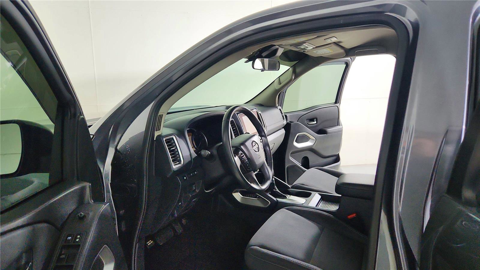 Used 2022 Nissan Frontier SV w/ Technology Package image 28