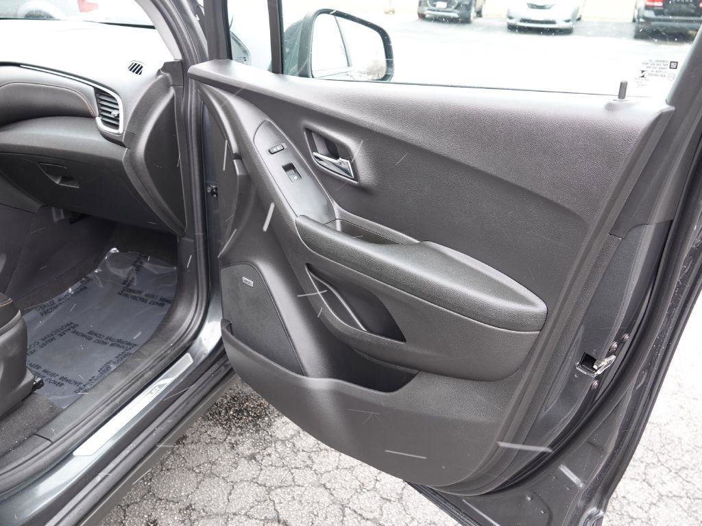 Used 2020 Chevrolet Trax Premier image 30