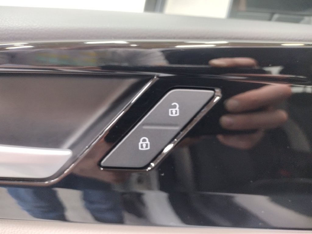 Certified 2025 Volkswagen Taos S AWD/4WD image 19