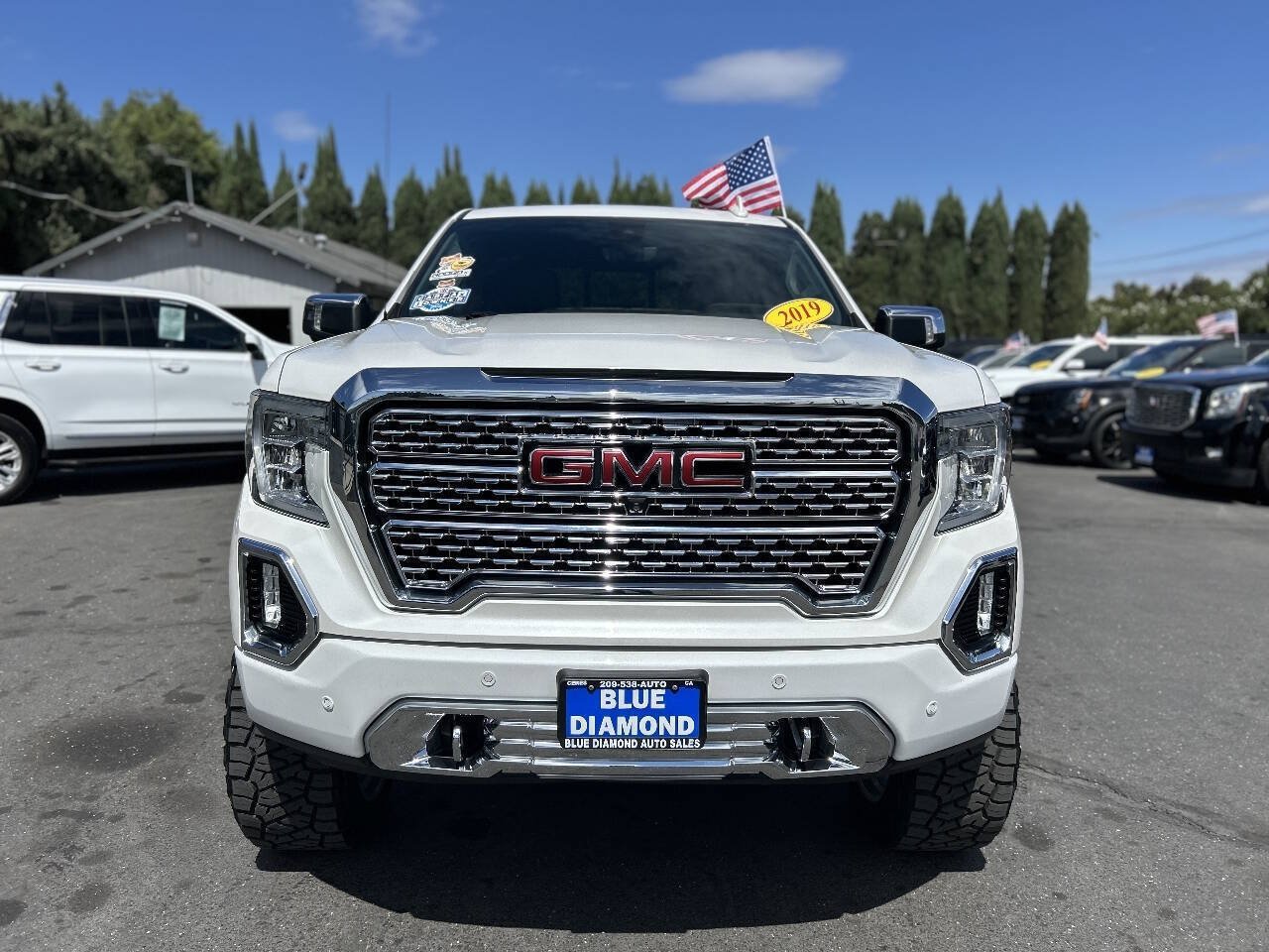Used 2019 GMC Sierra 1500 Denali w/ Denali Ultimate Package AWD/4WD image 2