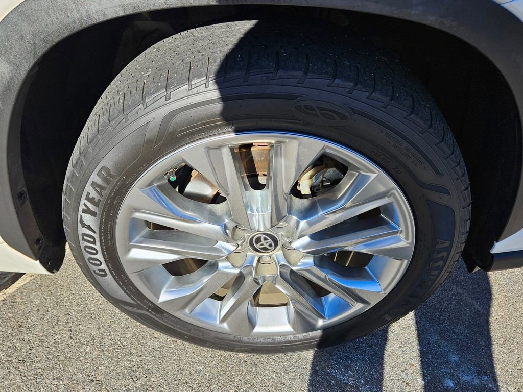 Used 2021 Toyota Highlander Limited image 16