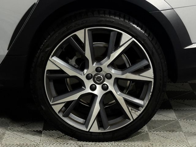 Used 2025 Volvo V90 B6 Cross Country Ultra w/ Climate Package AWD/4WD image 12