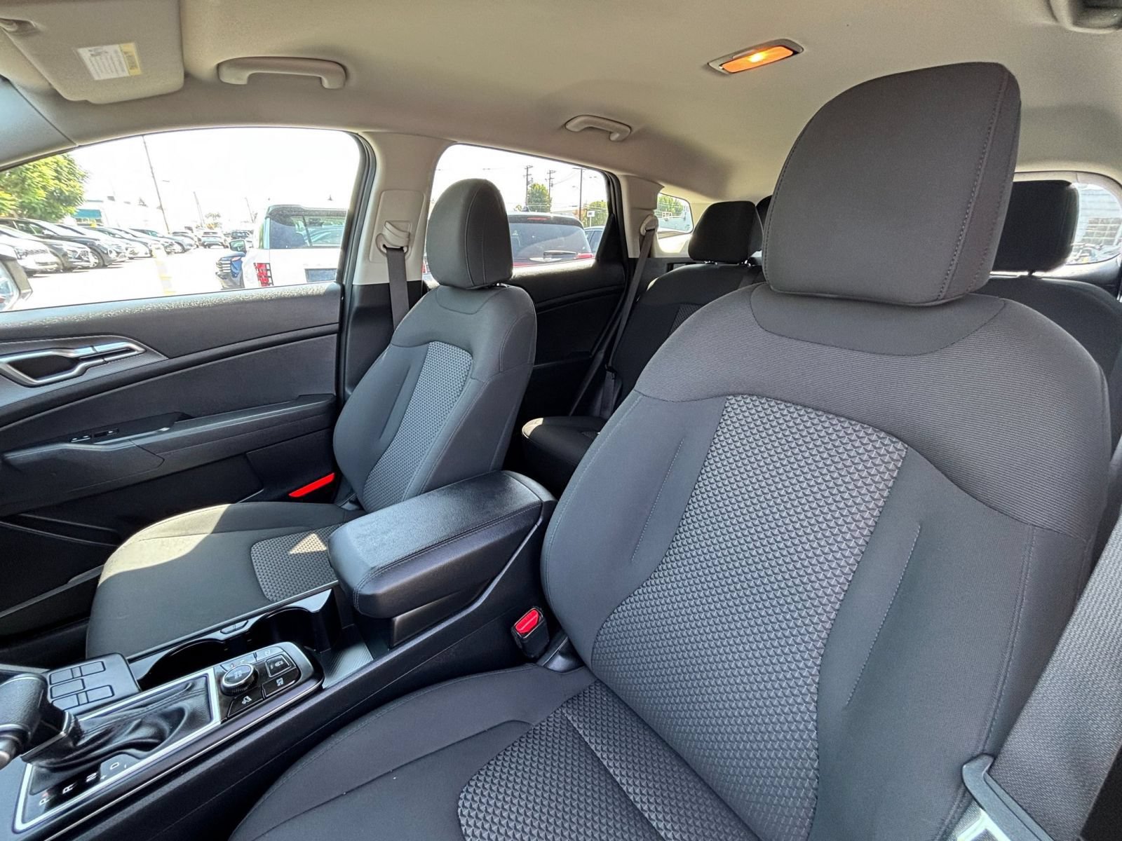 Used 2025 Kia Sportage LX FWD image 35