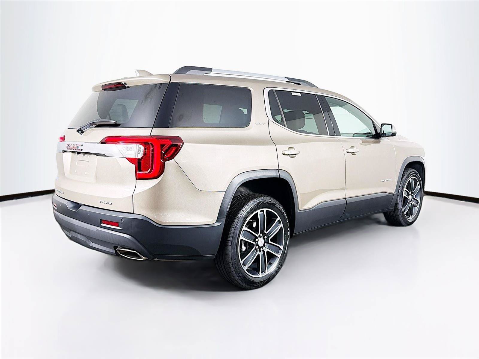Used 2023 GMC Acadia SLT w/ Technology Package AWD/4WD image 11
