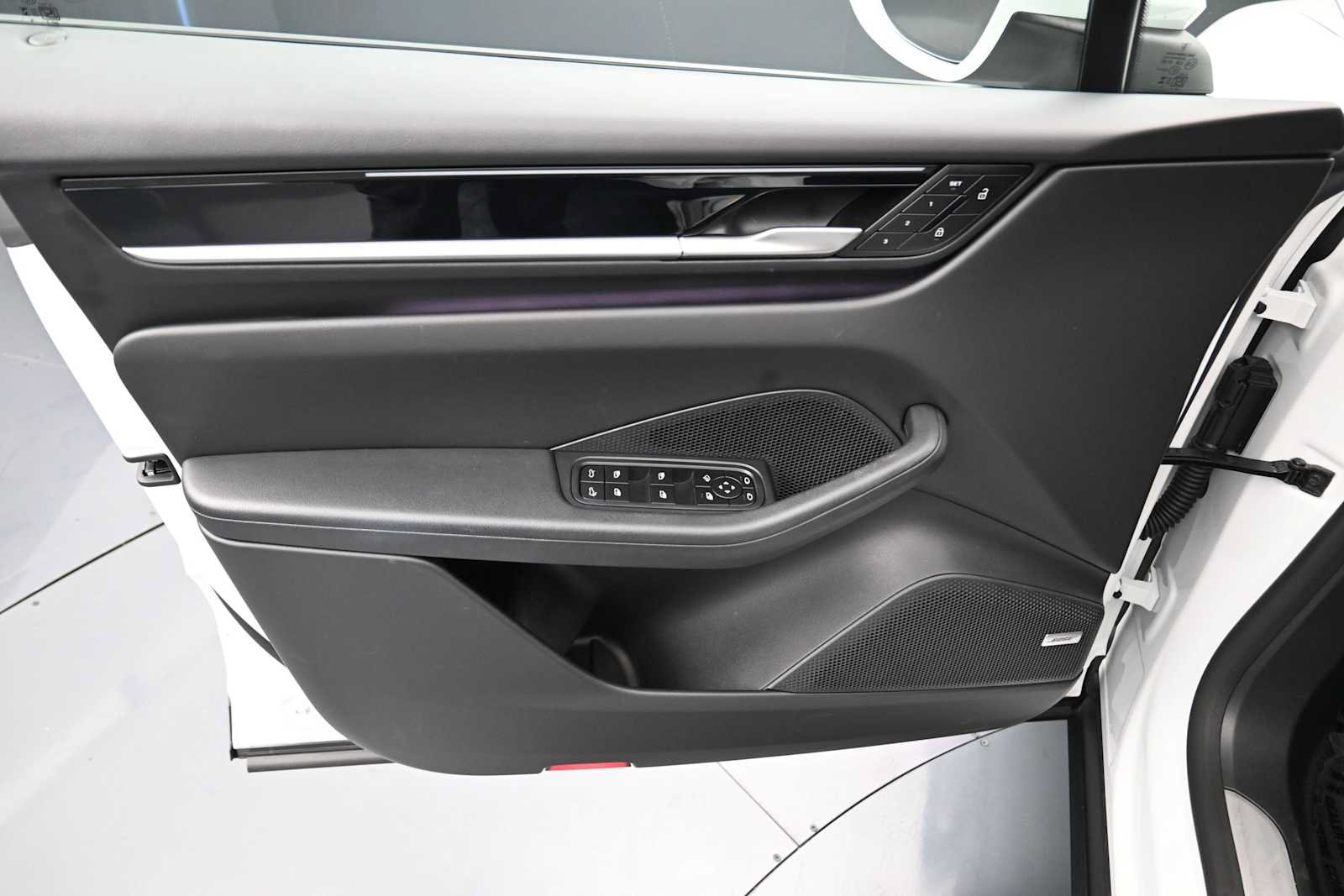 Certified 2025 Porsche Macan Electric RWD image 7