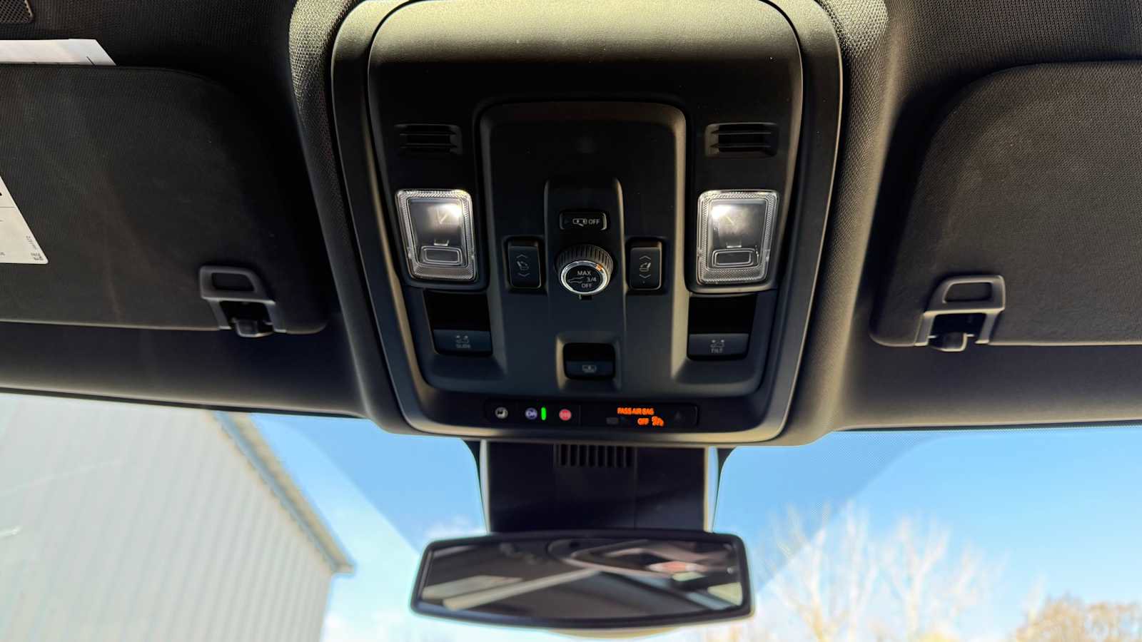 Used 2025 Chevrolet Suburban LT w/ Comfort Package image 26