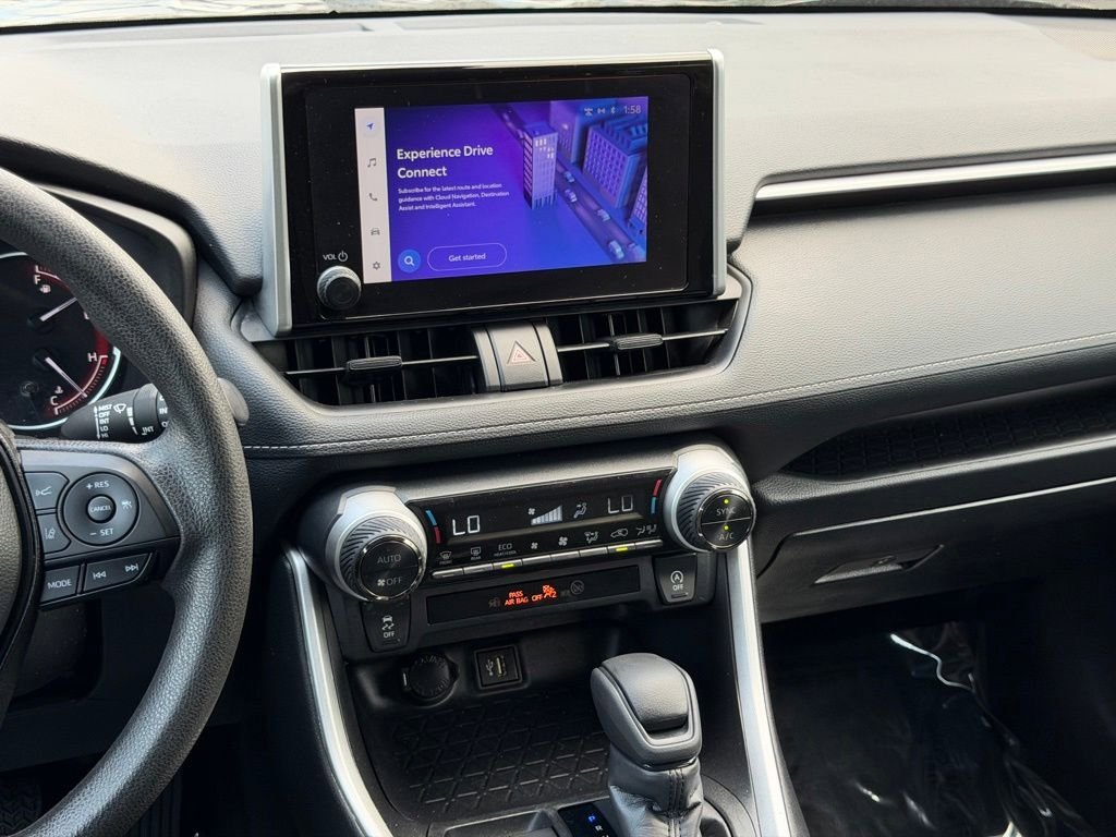 Used 2024 Toyota RAV4 XLE FWD image 31