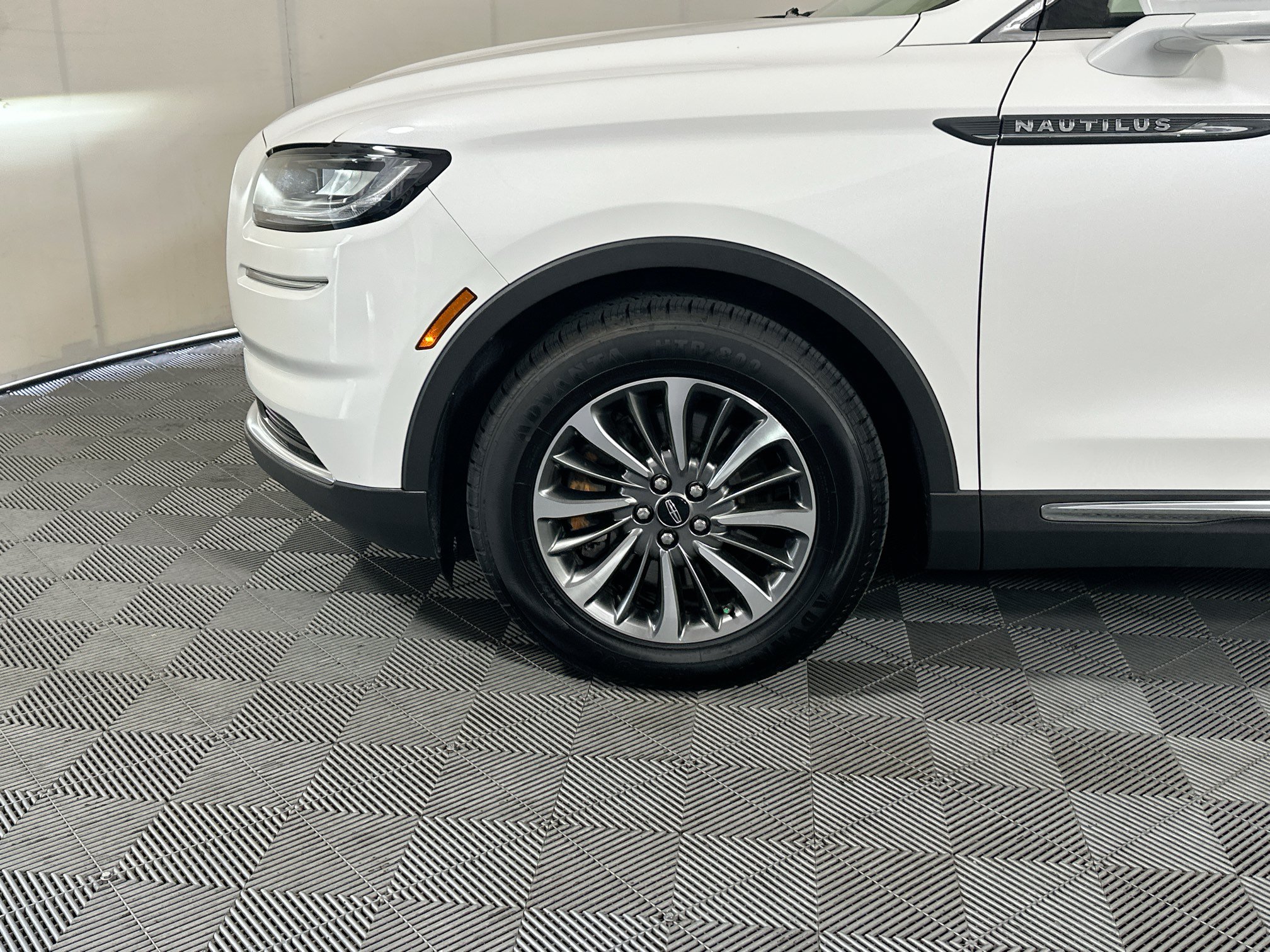 Used 2023 Lincoln Nautilus AWD w/ Premium Package image 11