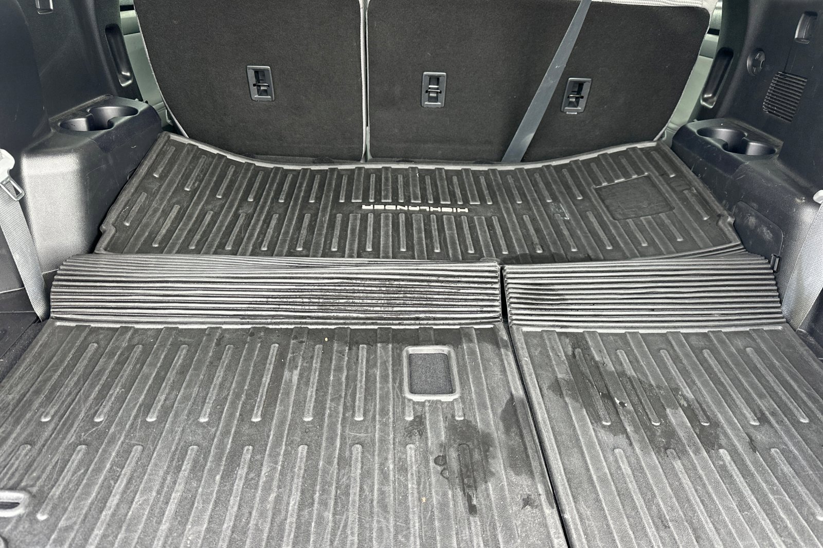 Used 2021 Toyota Highlander LE image 17