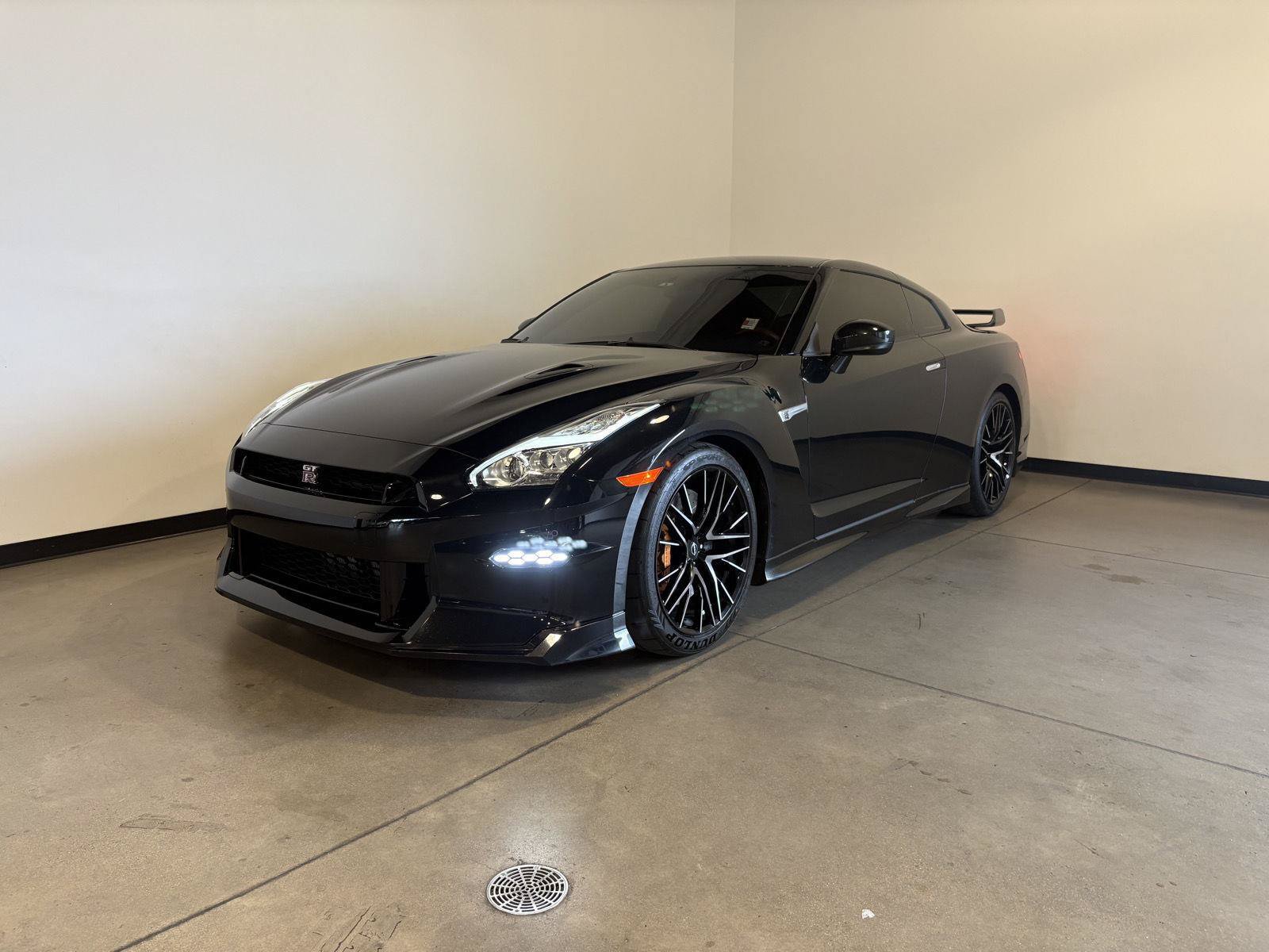 Used 2024 Nissan GT-R Premium w/ Premium Interior Package AWD/4WD image 8
