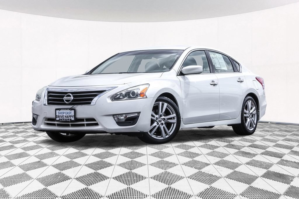 Used 2013 Nissan Altima 3.5 S FWD image 2