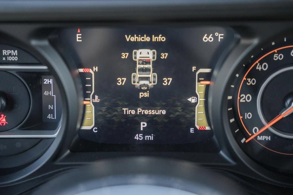 New 2025 Jeep Wrangler Unlimited Sahara w/ Technology Group AWD/4WD image 38