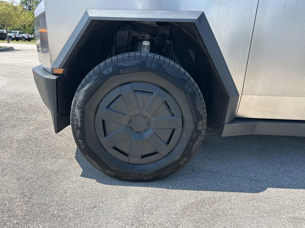 Used 2025 Tesla Cybertruck AWD Crew Cab image 45