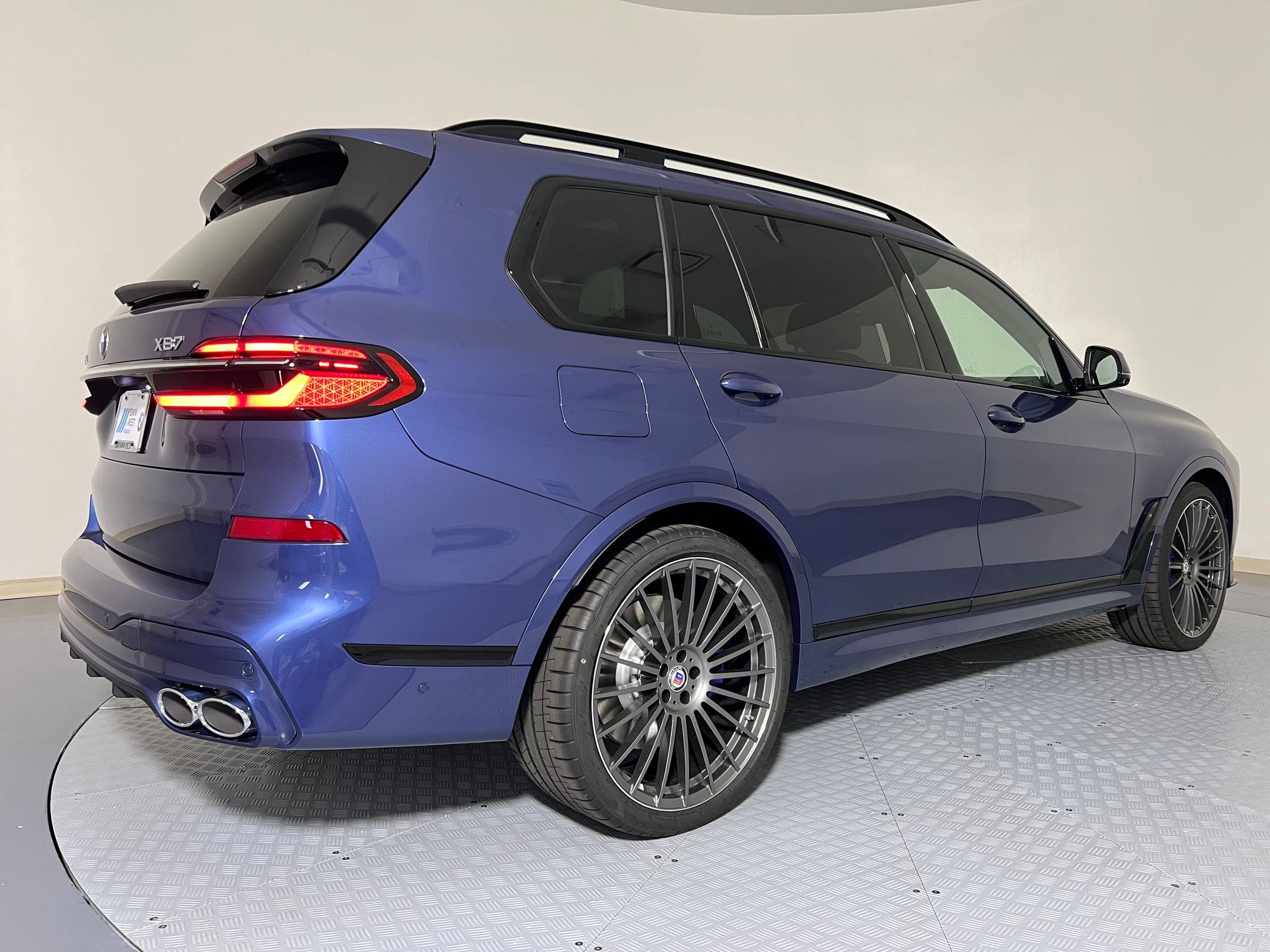 New 2026 BMW ALPINA XB7 image 9