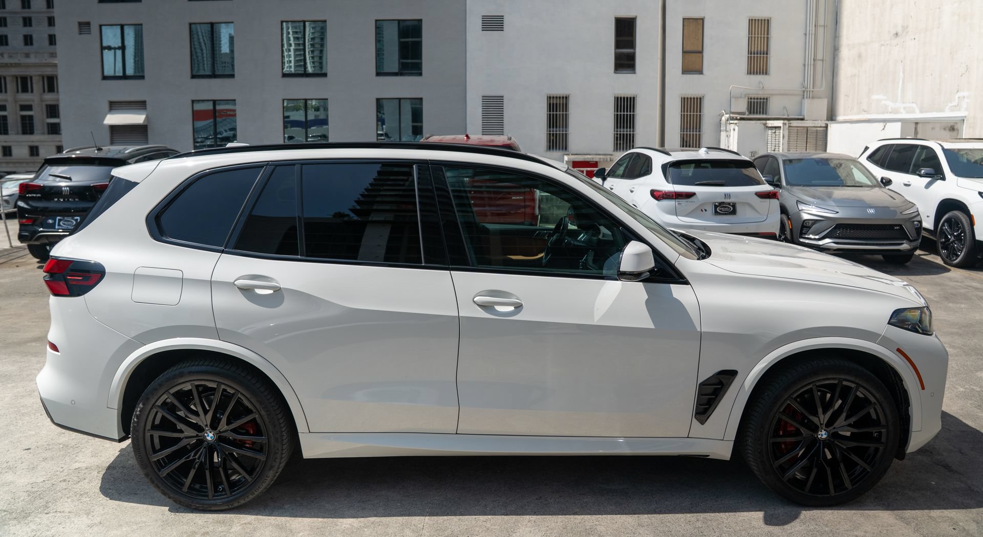 Used 2024 BMW X5 sDrive40i w/ M Sport Package RWD video 3