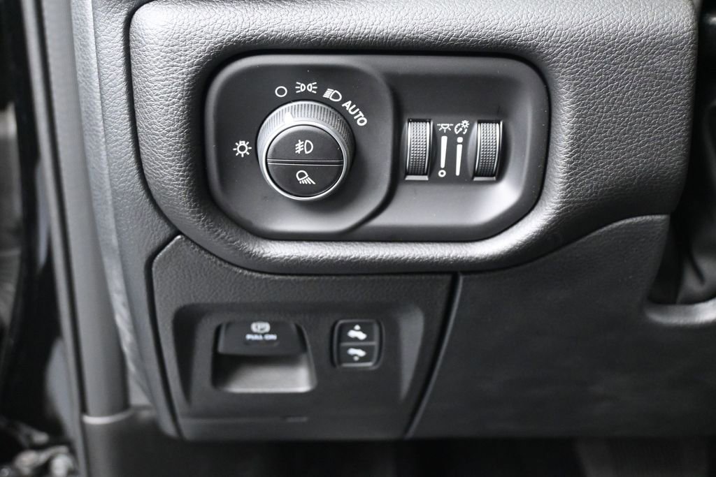 Used 2026 RAM 1500 Laramie AWD/4WD image 16