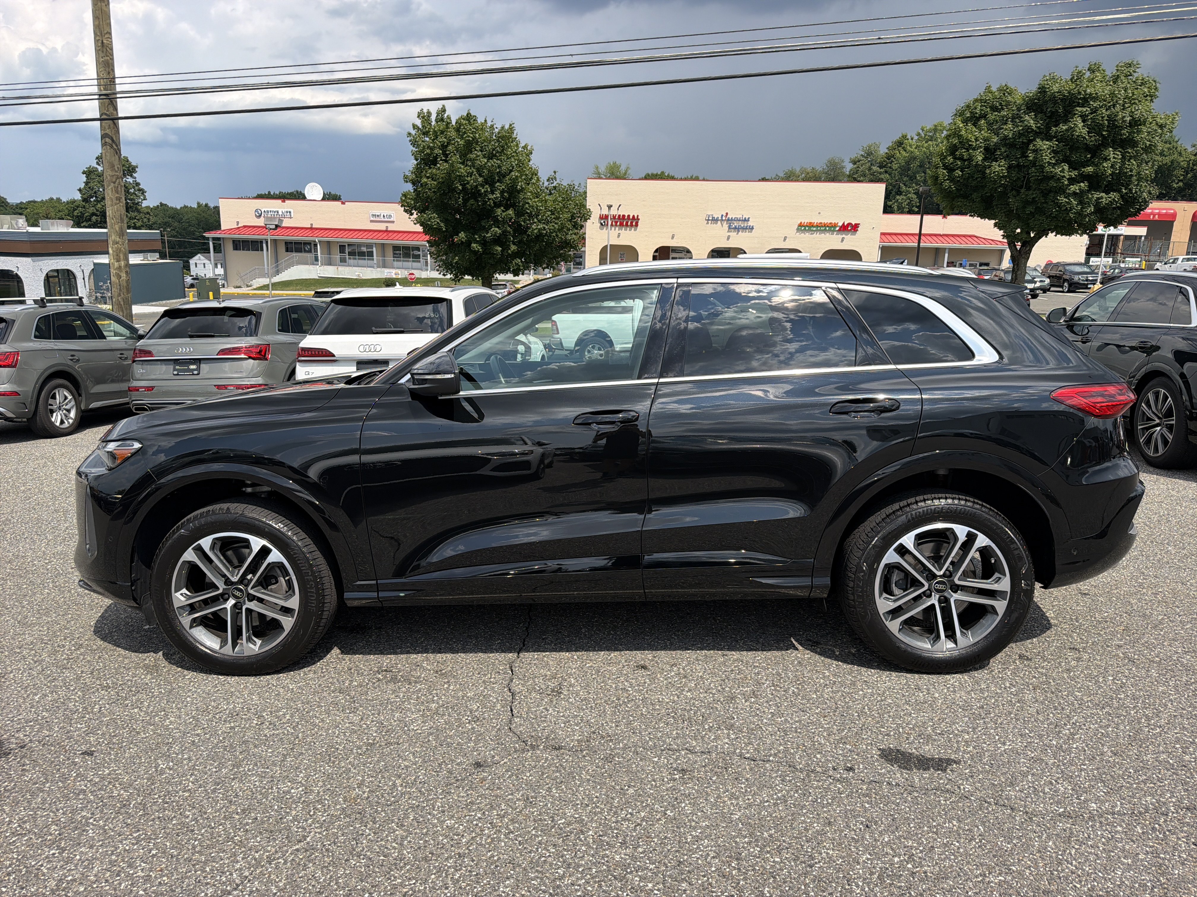Certified 2025 Audi Q5 Premium w/ Convenience Package AWD/4WD image 4