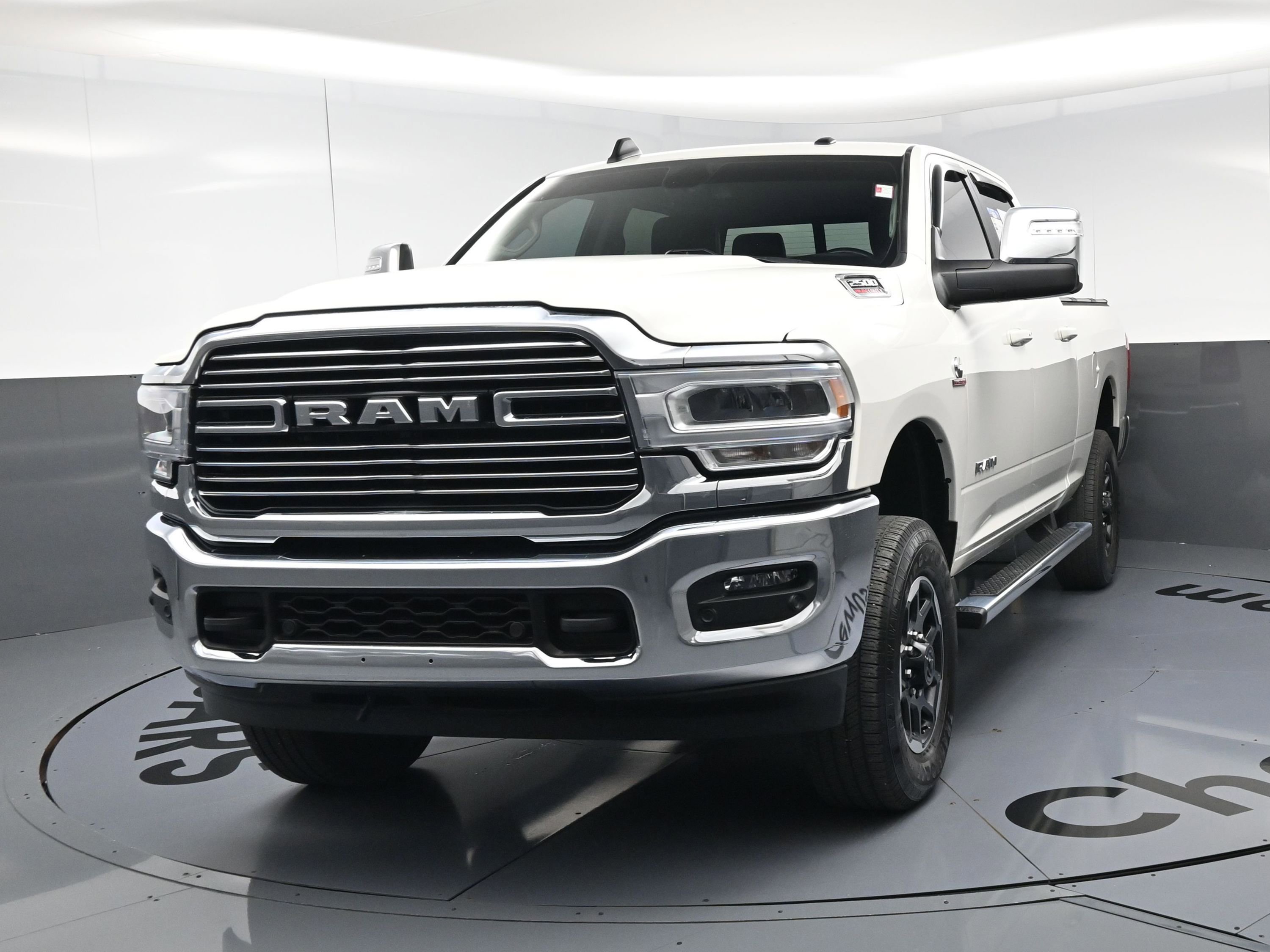 Used 2024 RAM 2500 Laramie AWD/4WD image 11