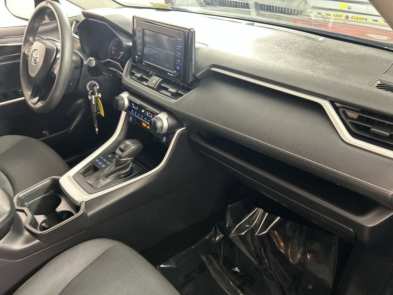 Used 2021 Toyota RAV4 LE image 26