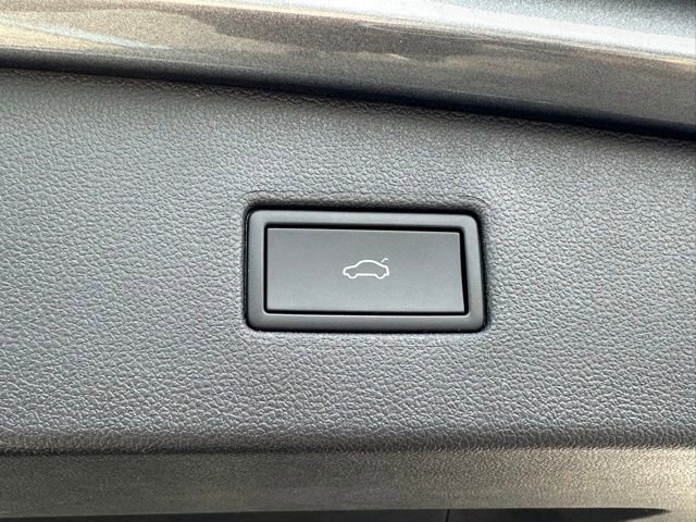 Used 2024 Volkswagen Tiguan SEL R-Line image 22