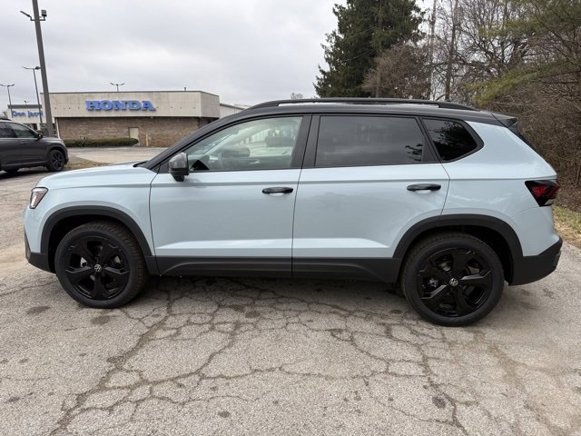 New 2026 Volkswagen Taos SE image 5