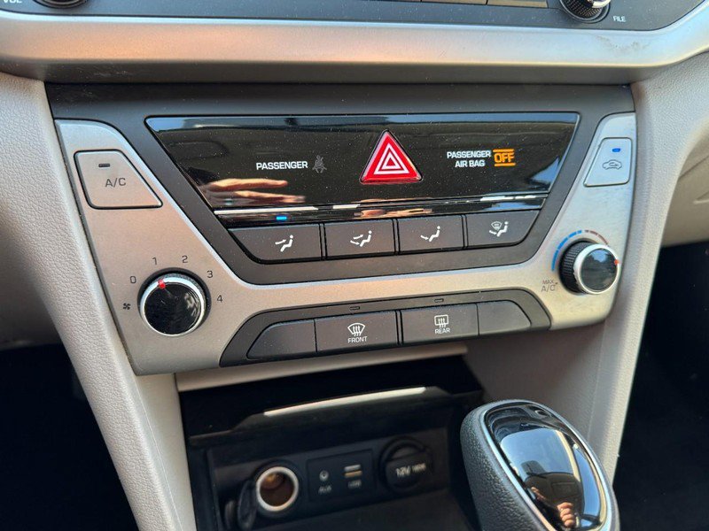 Used 2017 Hyundai Elantra SE image 18