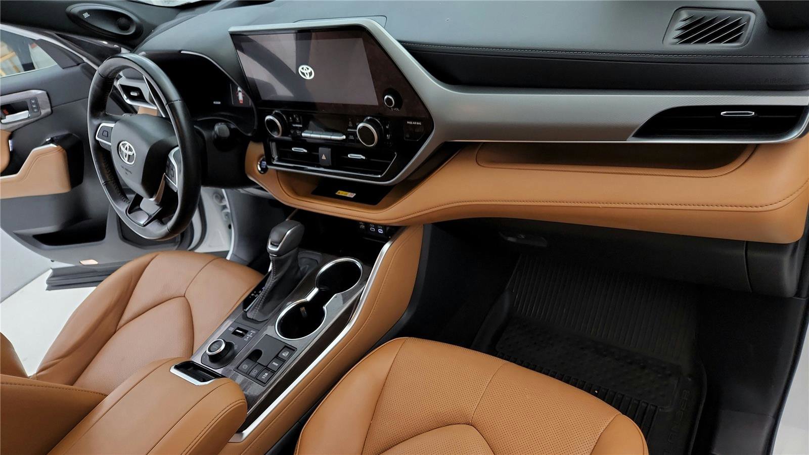 Used 2023 Toyota Highlander Platinum image 28