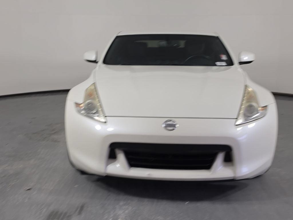 Used 2011 Nissan 370Z Touring RWD image 2