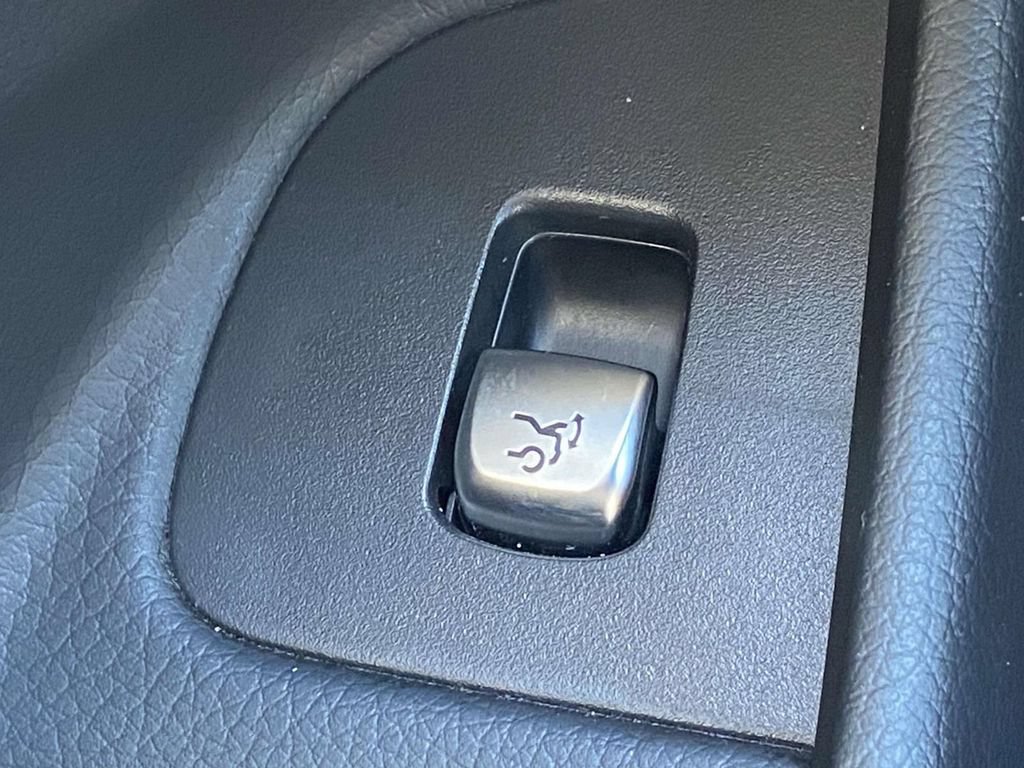 Used 2017 Mercedes-Benz E 300 4MATIC image 33