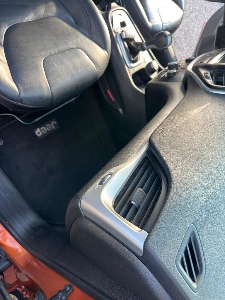Used 2016 Jeep Cherokee Trailhawk w/ Comfort/Convenience Group AWD/4WD image 38