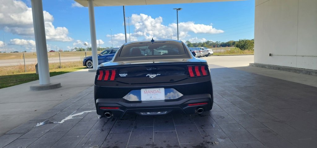 Used 2024 Ford Mustang Coupe image 7