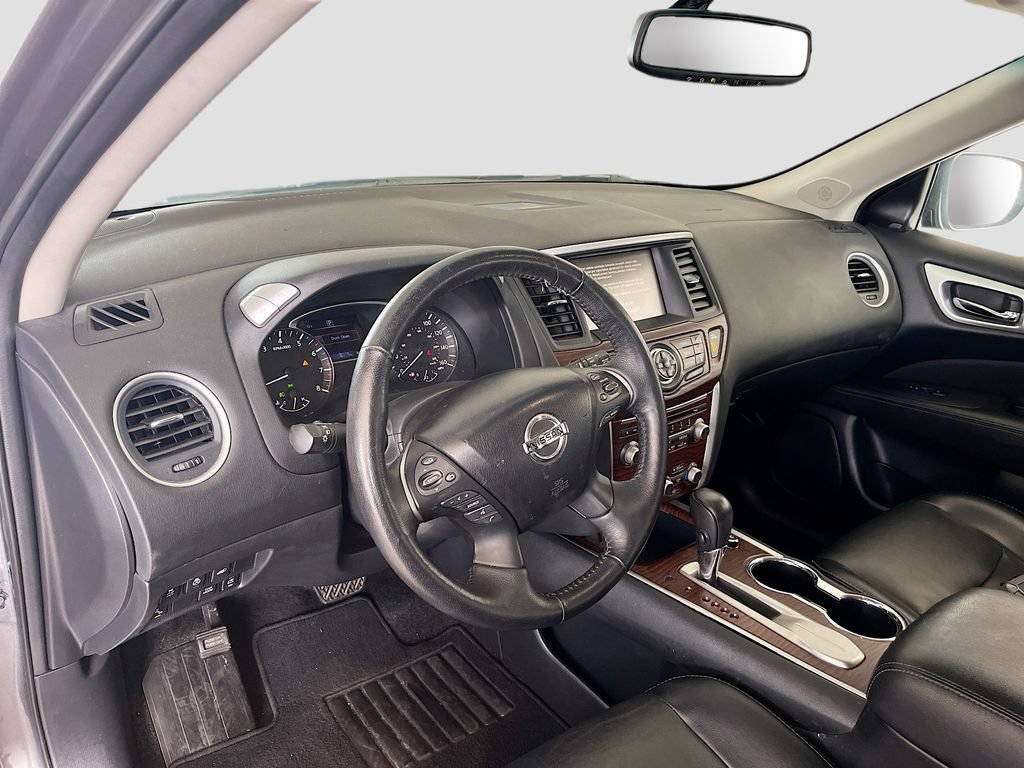 Used 2019 Nissan Pathfinder Platinum w/ Cargo Package FWD image 9