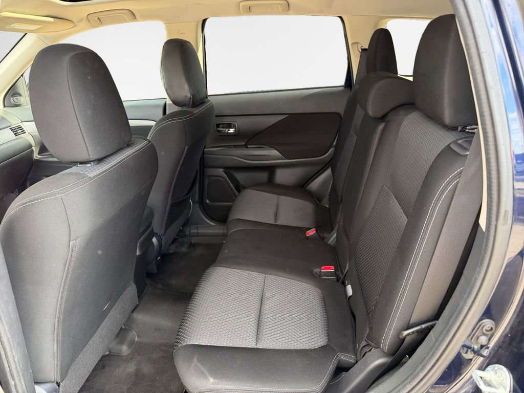 Used 2016 Mitsubishi Outlander ES image 24