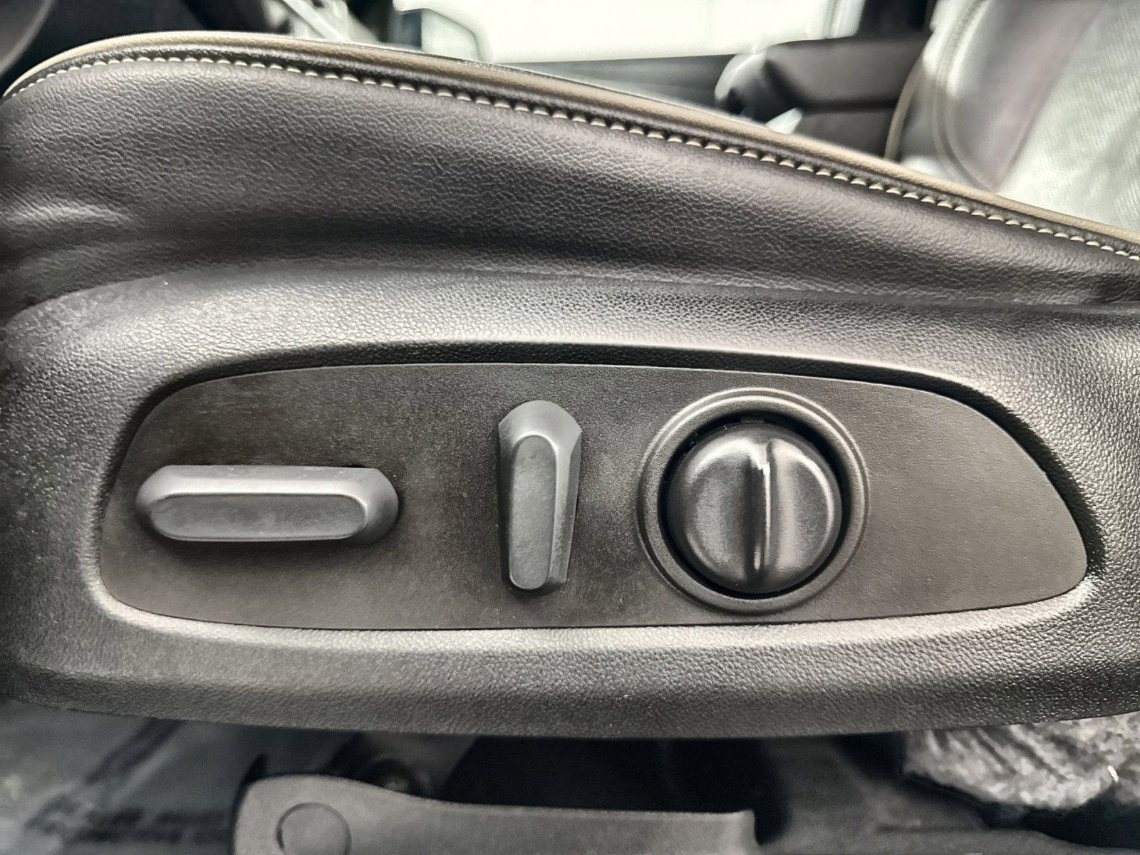 Used 2022 Chevrolet Traverse Premier w/ Redline Edition image 14