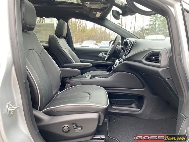 New 2026 Chrysler Pacifica Limited image 6