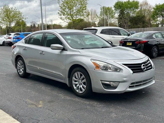 Used 2015 Nissan Altima 2.5 S w/ Power Driver Seat Package FWD image 3