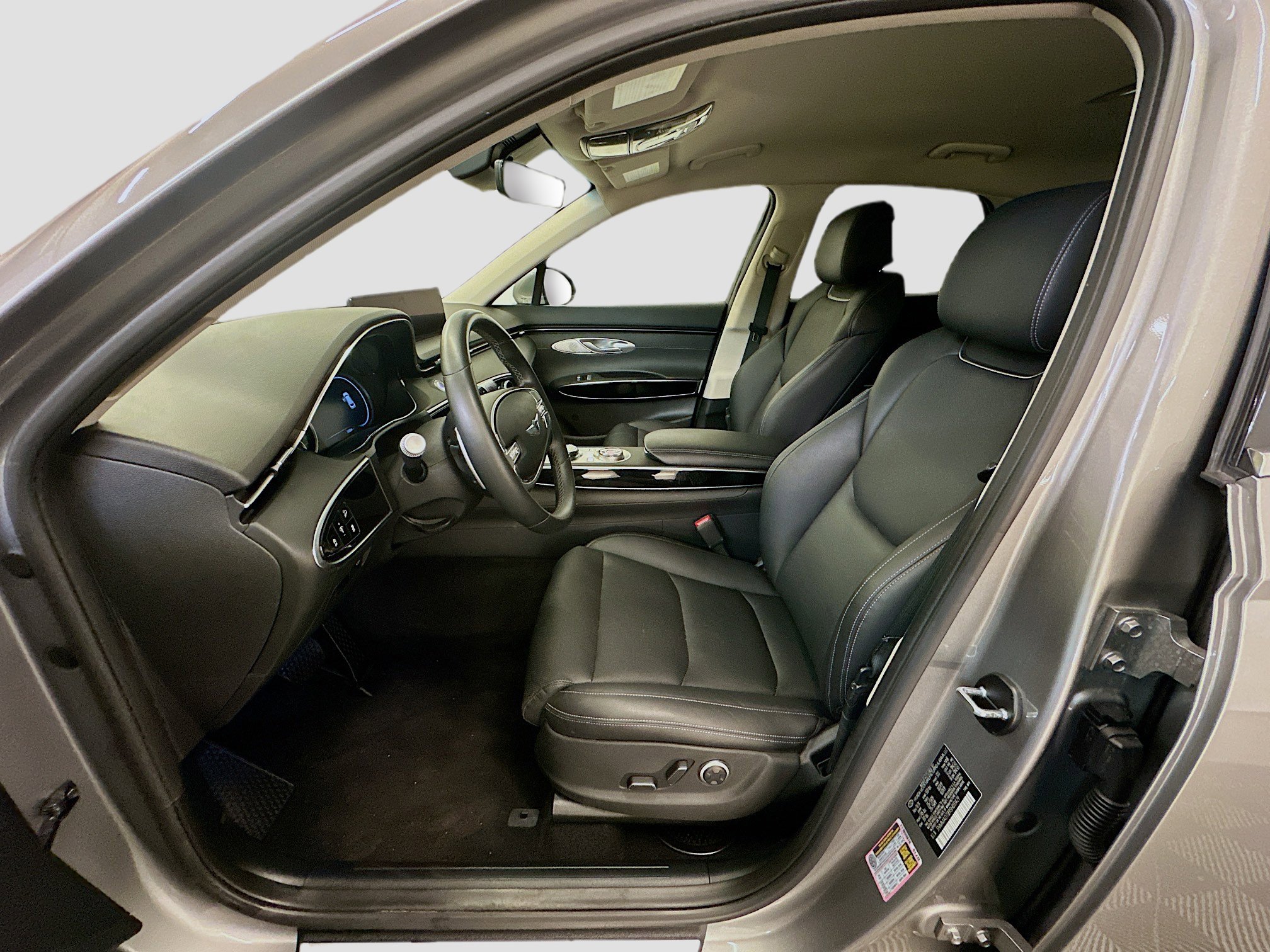 Used 2025 Genesis GV70 2.5T AWD/4WD image 13