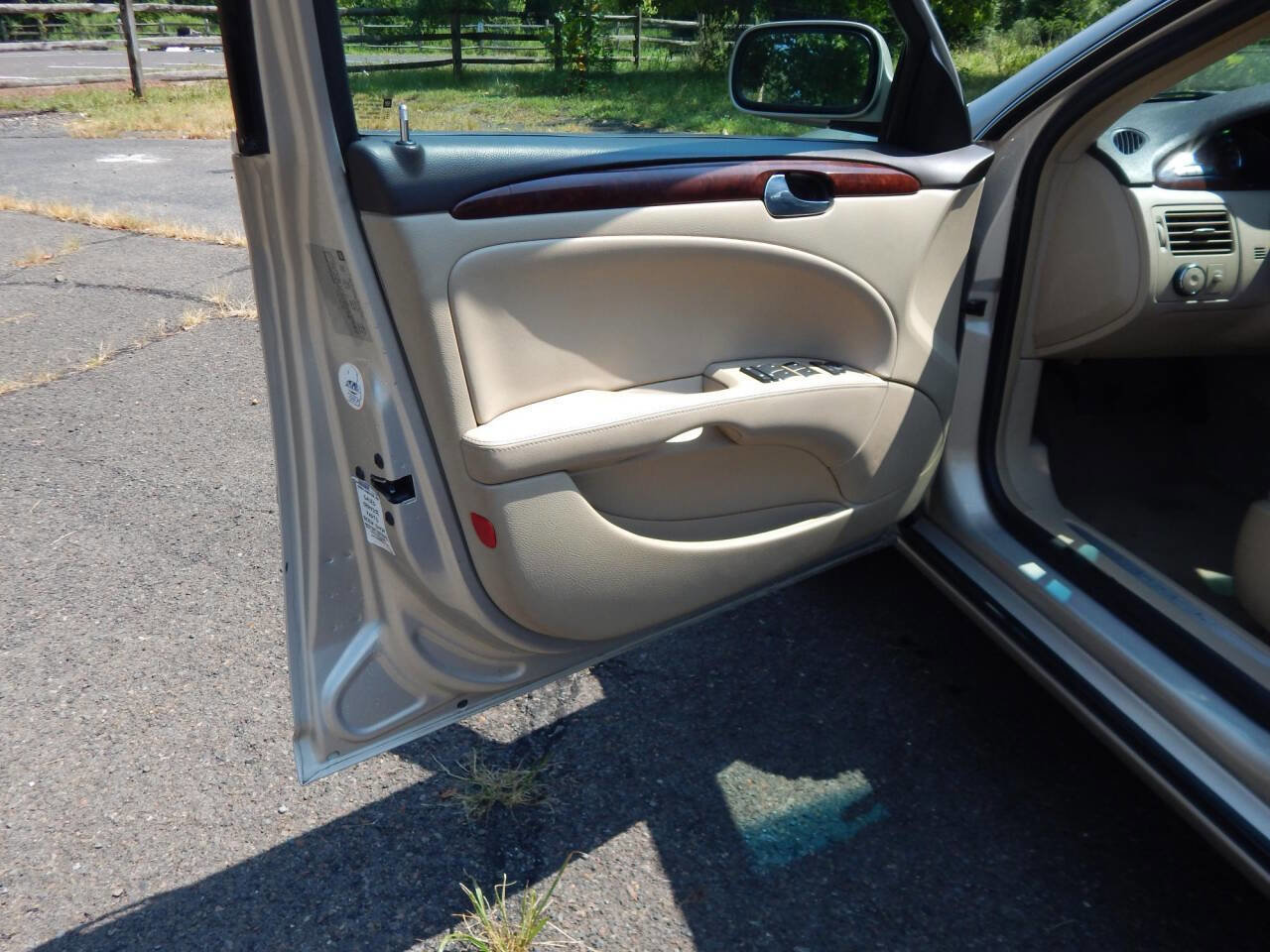 Used 2007 Buick Lucerne CXL FWD image 10