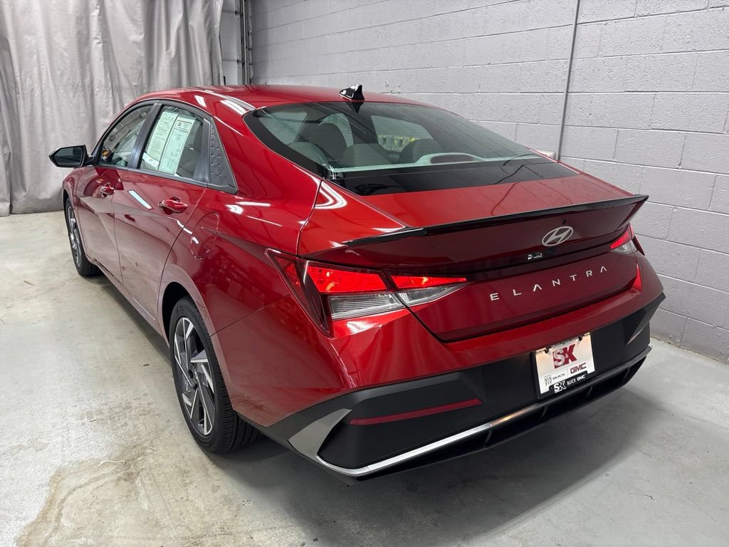 Used 2025 Hyundai Elantra Sport FWD image 23