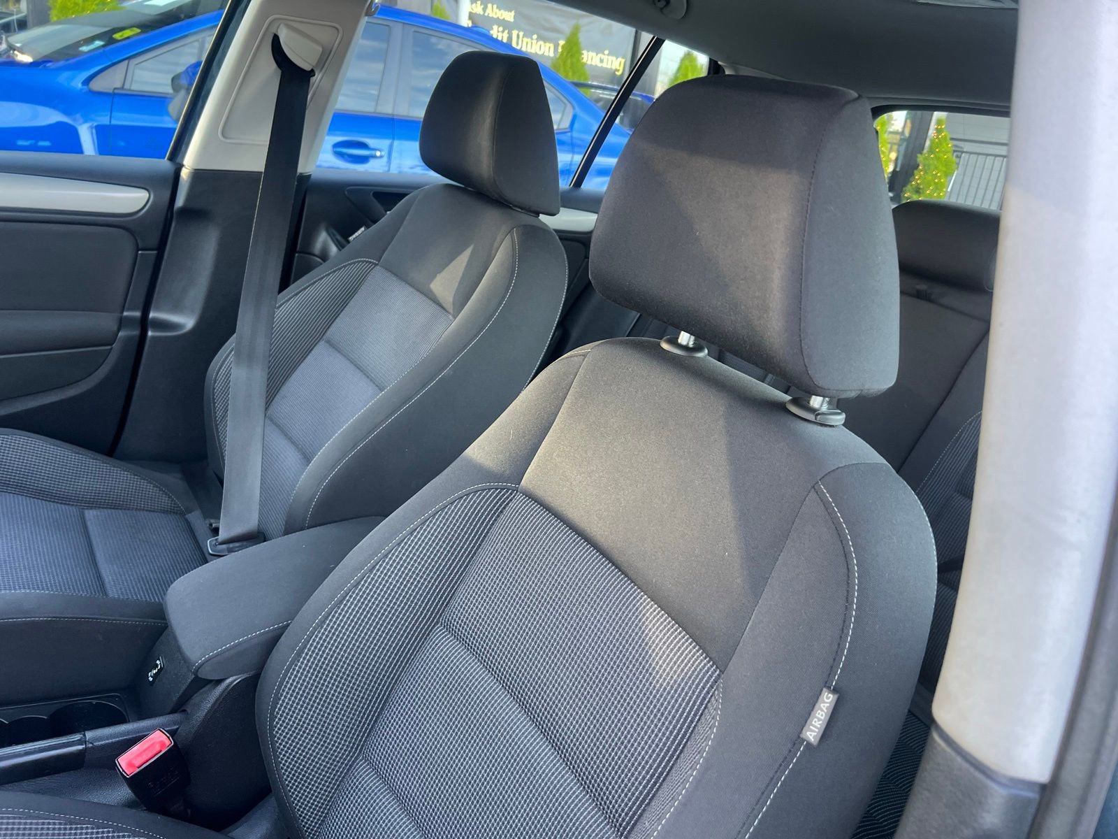 Used 2014 Volkswagen Golf 4-Door image 12