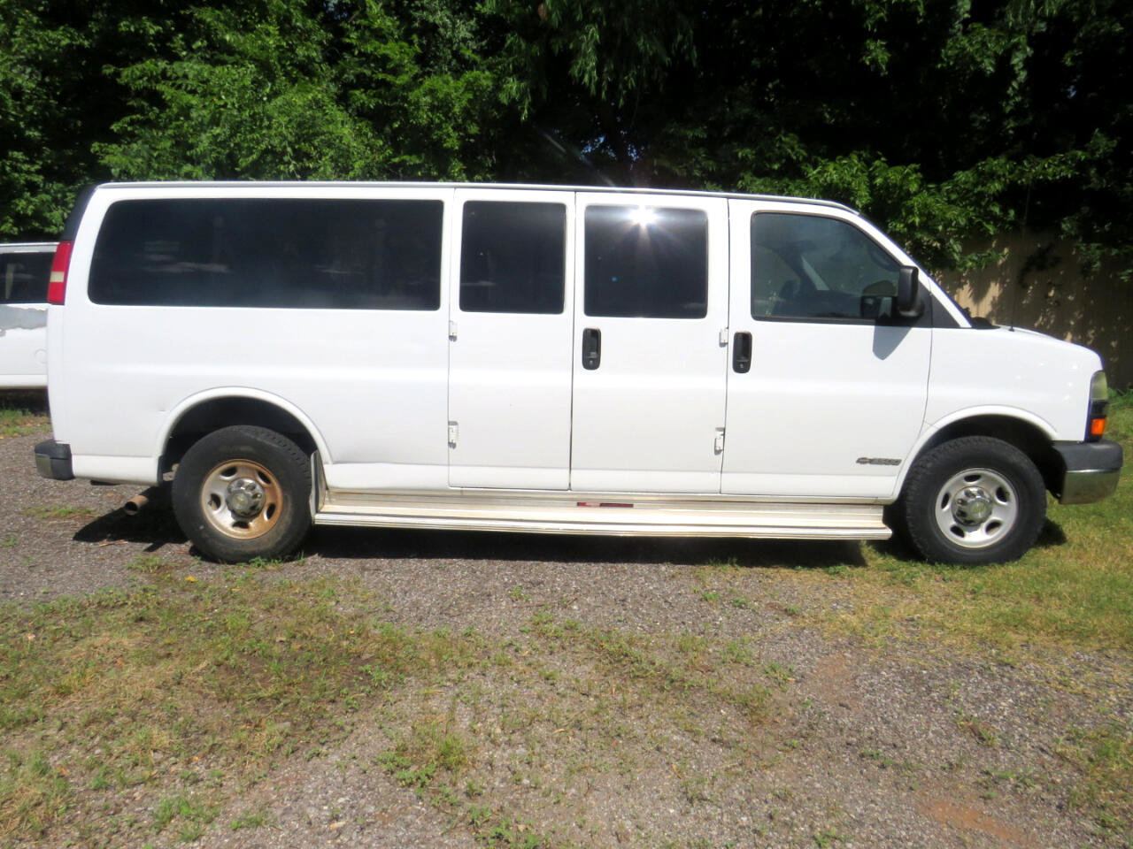 Used 2004 Chevrolet Express 3500 3500 Extended w/ LS Preferred Equipment Group image 4