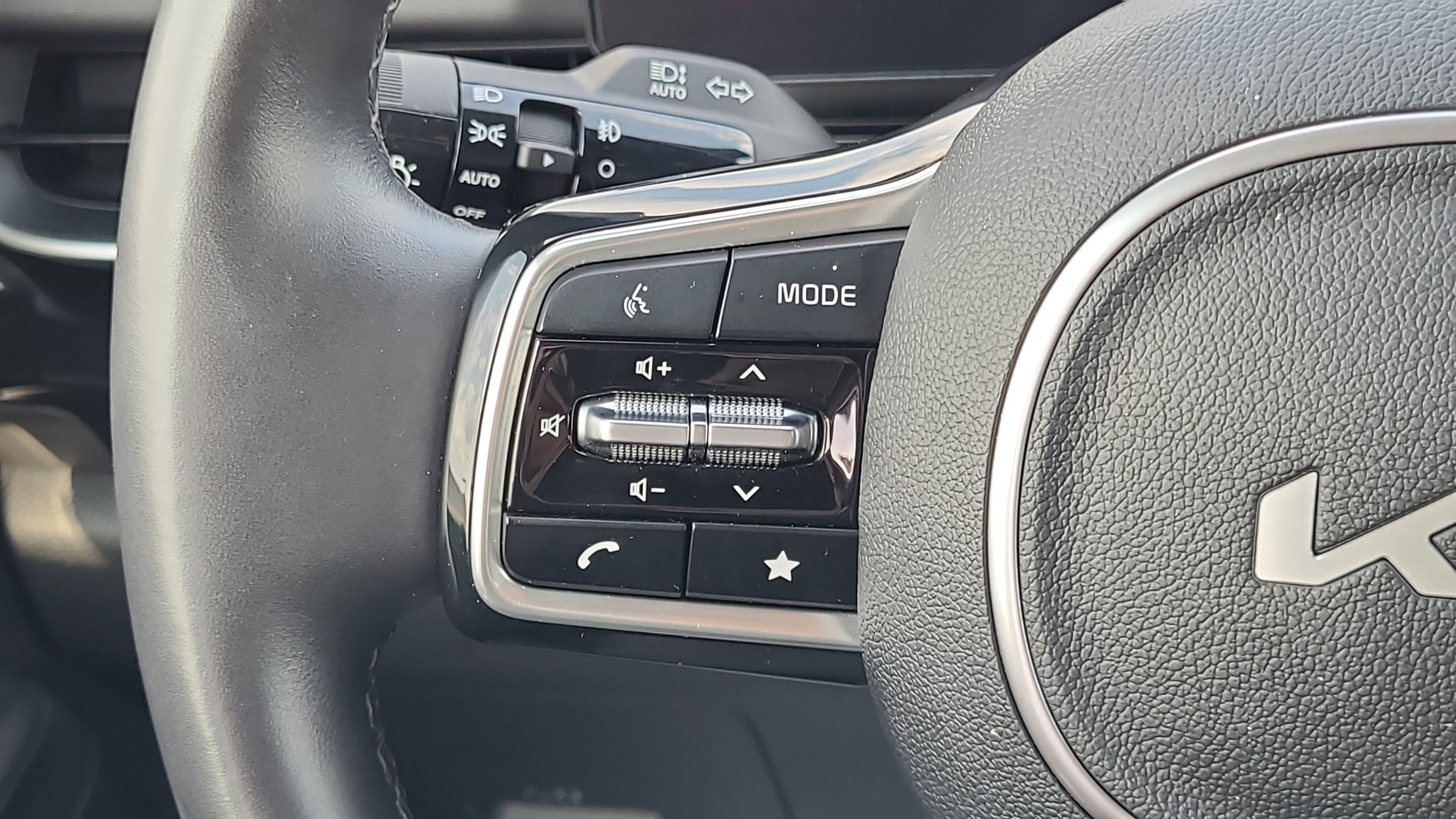 Used 2025 Kia Carnival SX Prestige FWD image 14
