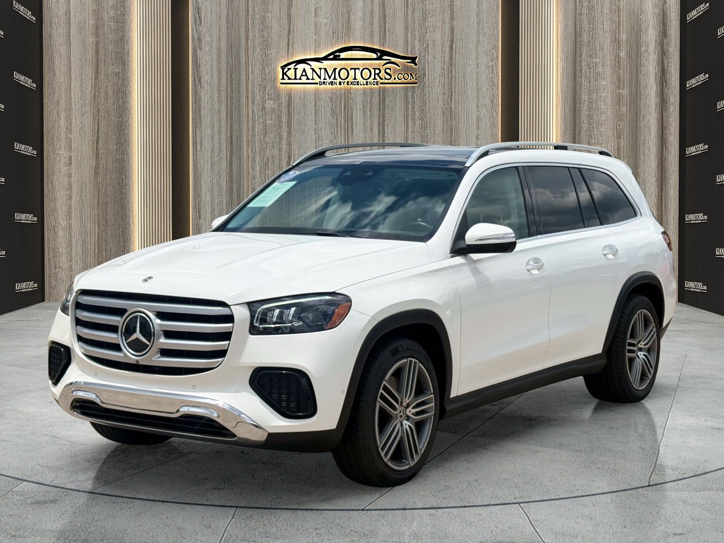 Used 2024 Mercedes-Benz GLS 450 4MATIC image 3