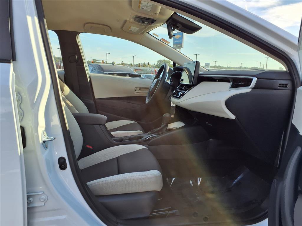 Used 2025 Toyota Corolla LE image 19