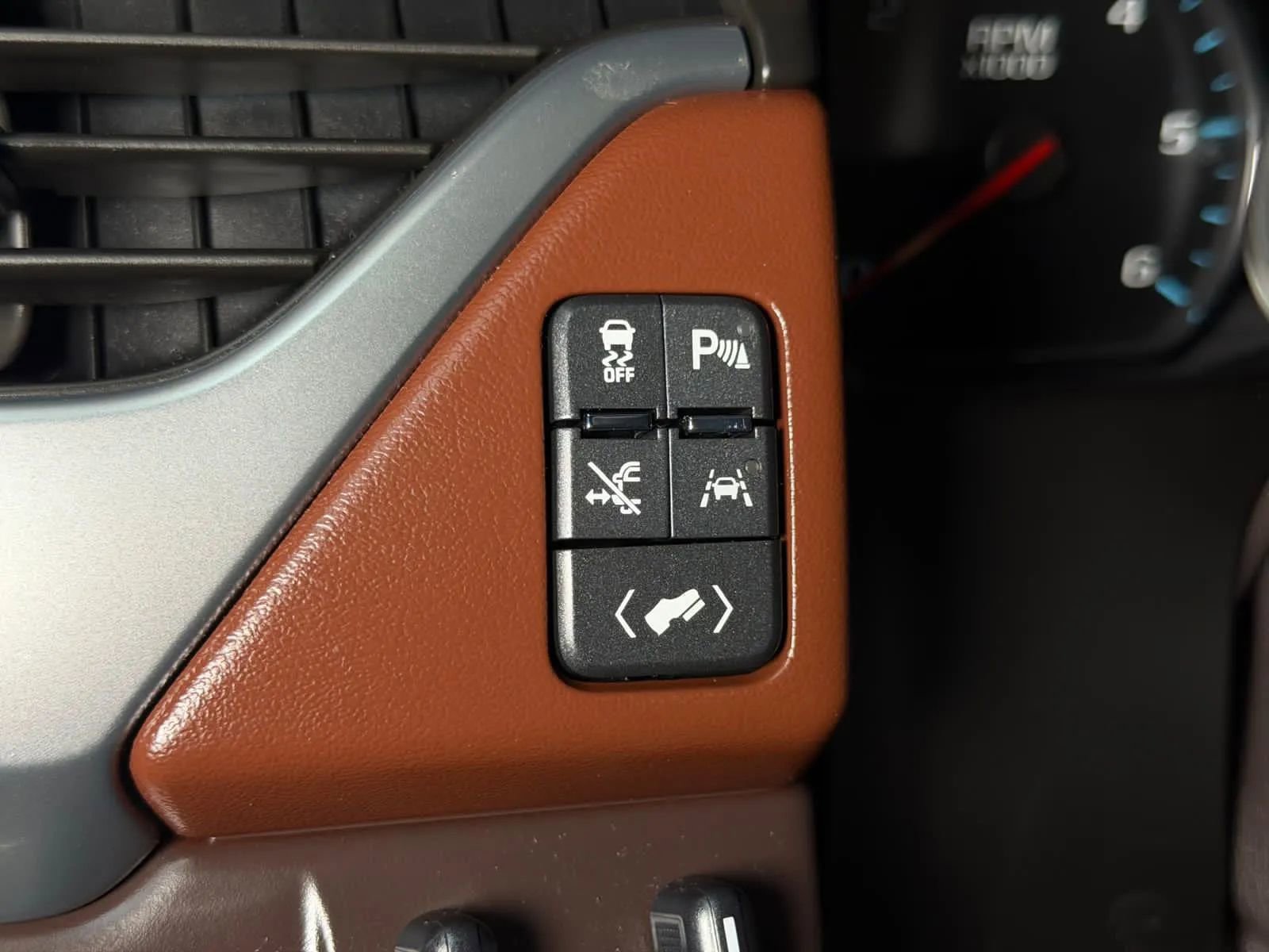 Used 2016 Chevrolet Tahoe LTZ AWD/4WD image 37