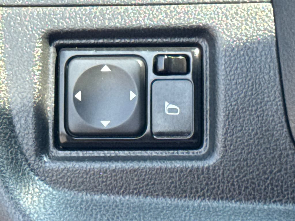 Used 2019 Nissan Versa Note SV FWD image 29