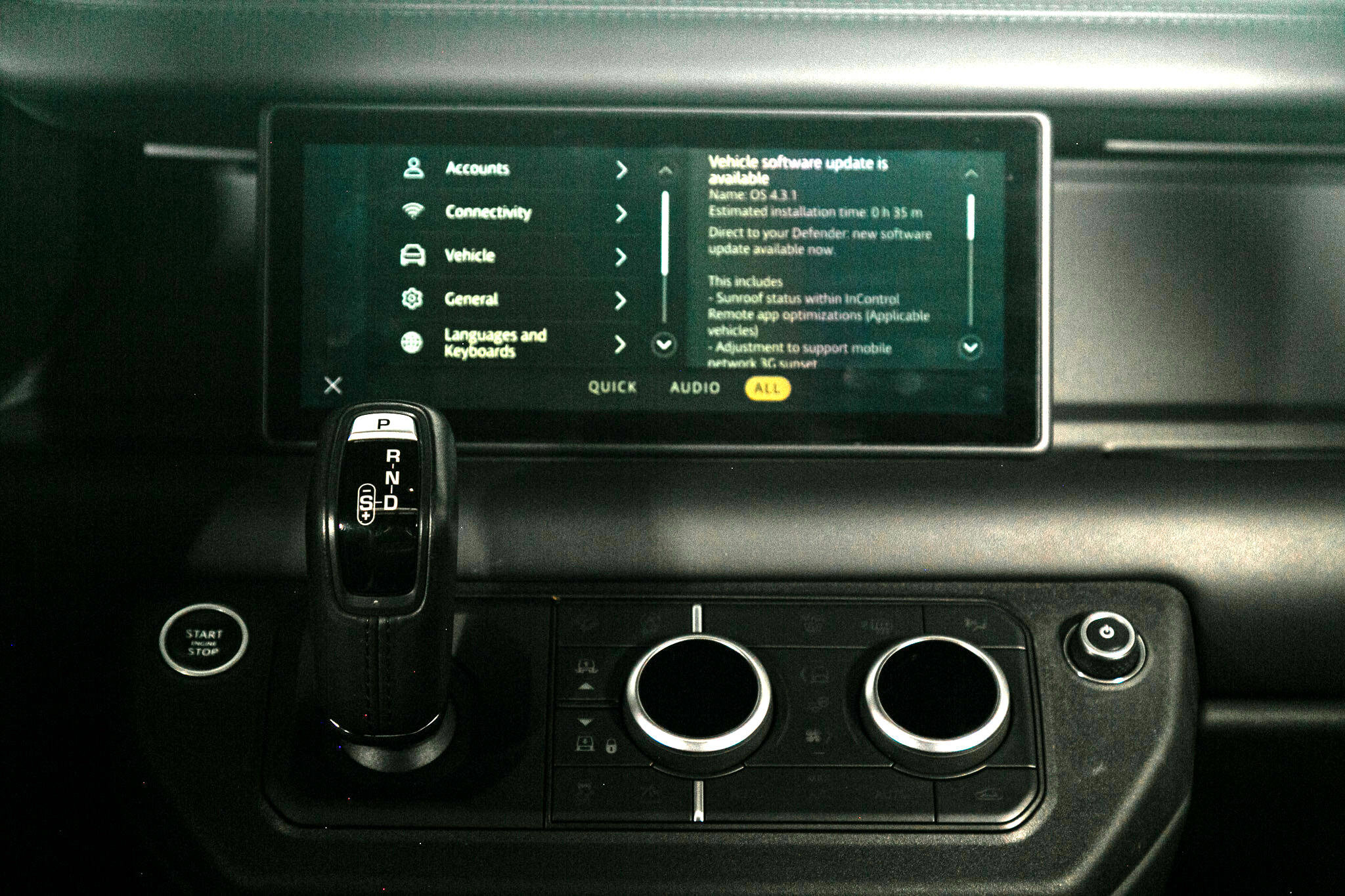 Used 2020 Land Rover Defender 110 X image 32