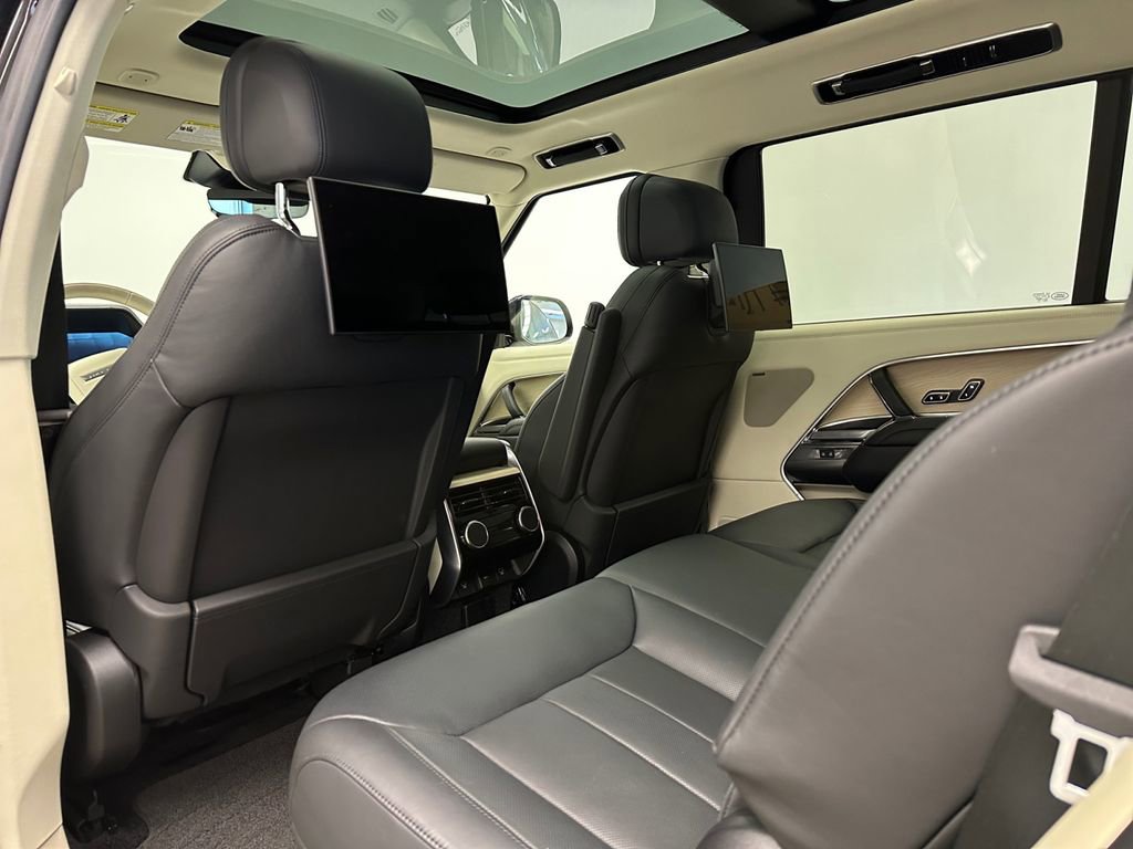 Used 2024 Land Rover Range Rover Long Wheelbase SE image 17