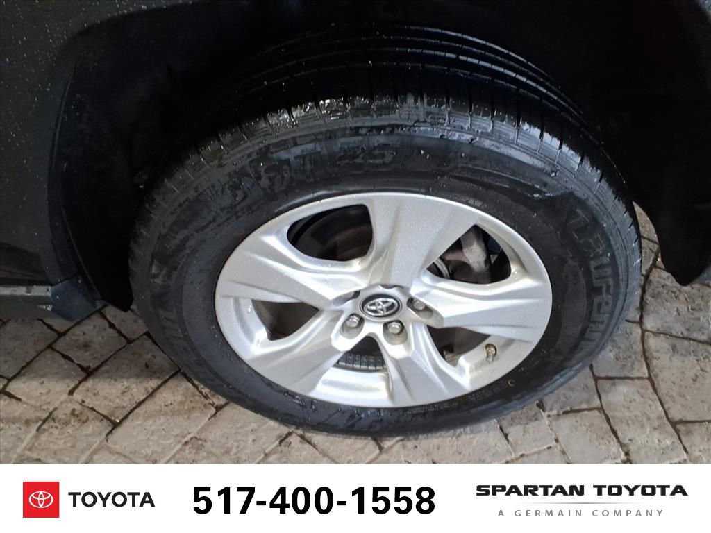 Used 2019 Toyota RAV4 LE w/ Carpet Mat Package image 10