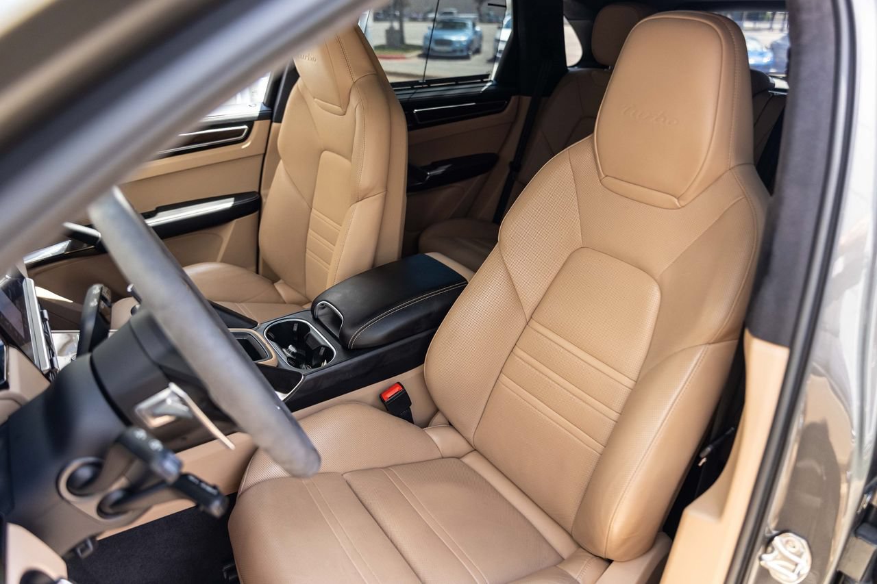 Used 2020 Porsche Cayenne Turbo AWD/4WD image 16